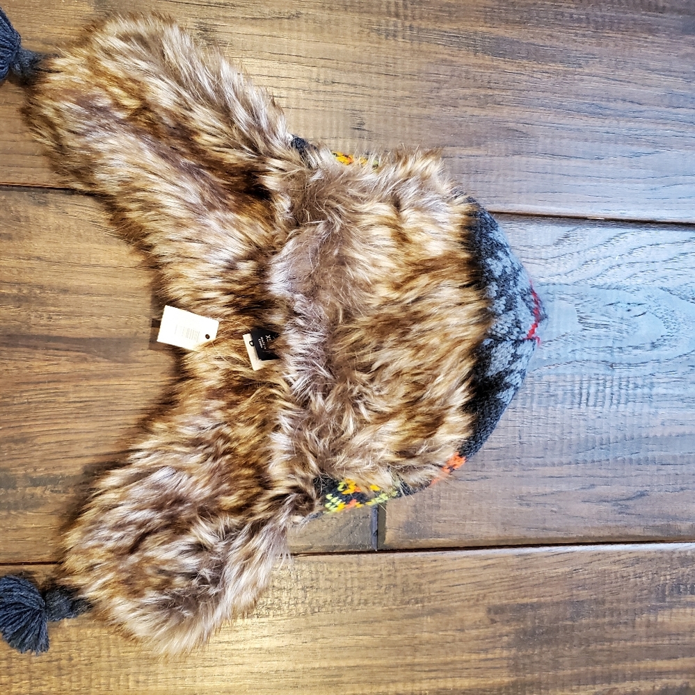 NWT Kids Gap furry hat + free tshirt